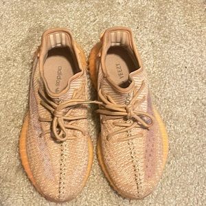 Yeezy’s 350 Size 6